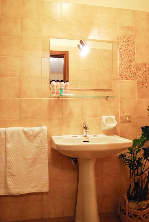 Villa Santa Maria Dell'Arco - Centro Oreb Cazzago San Martino 部屋 写真